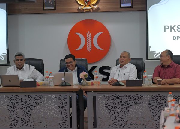 P1649348